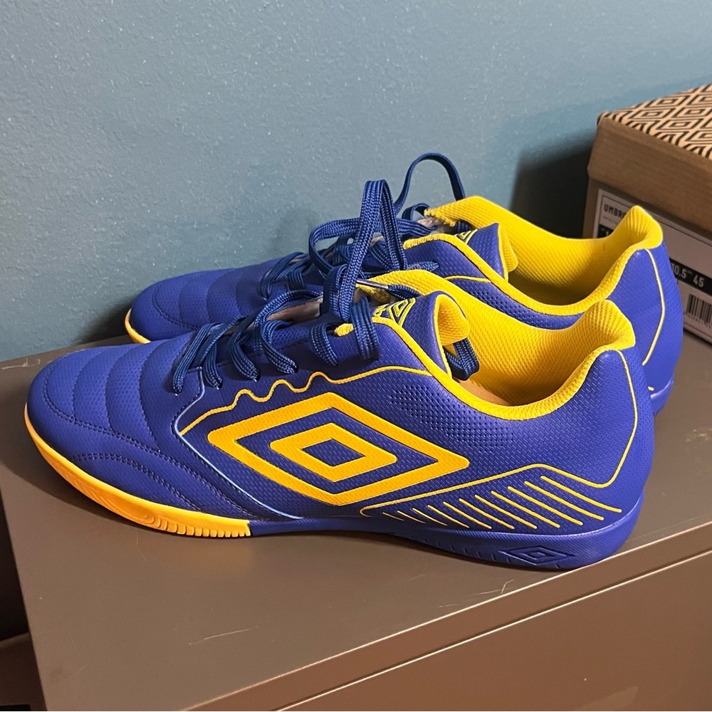 Umbro Sneakers Royal Blue & Yellow 12.5 US, NIB athletic soccer shoes kicks